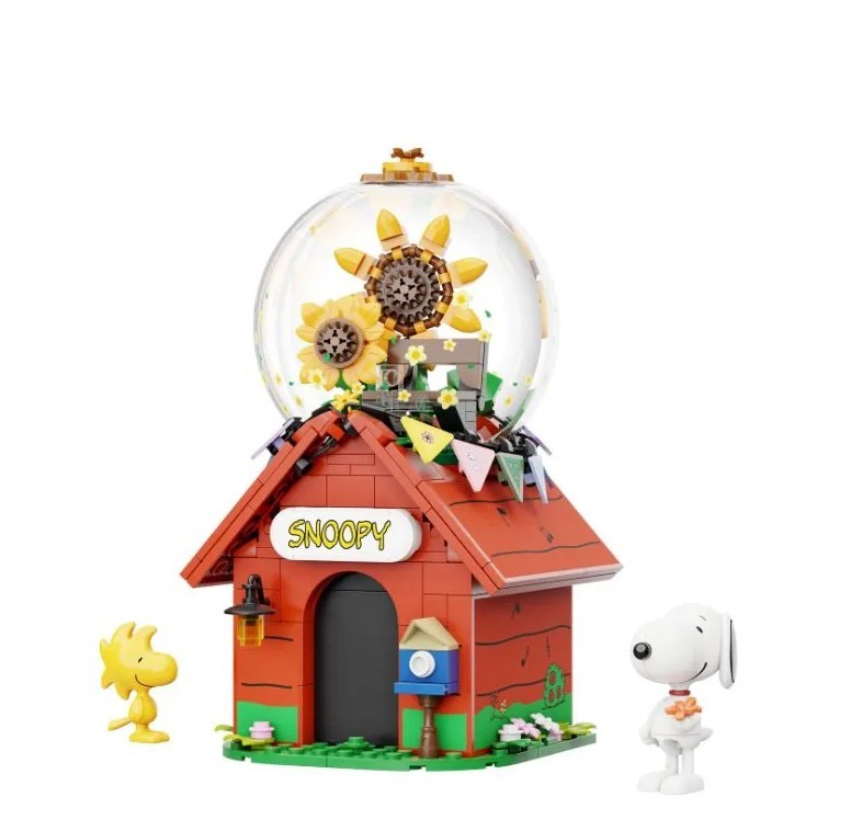 Peanuts™ Snoopy Red House
